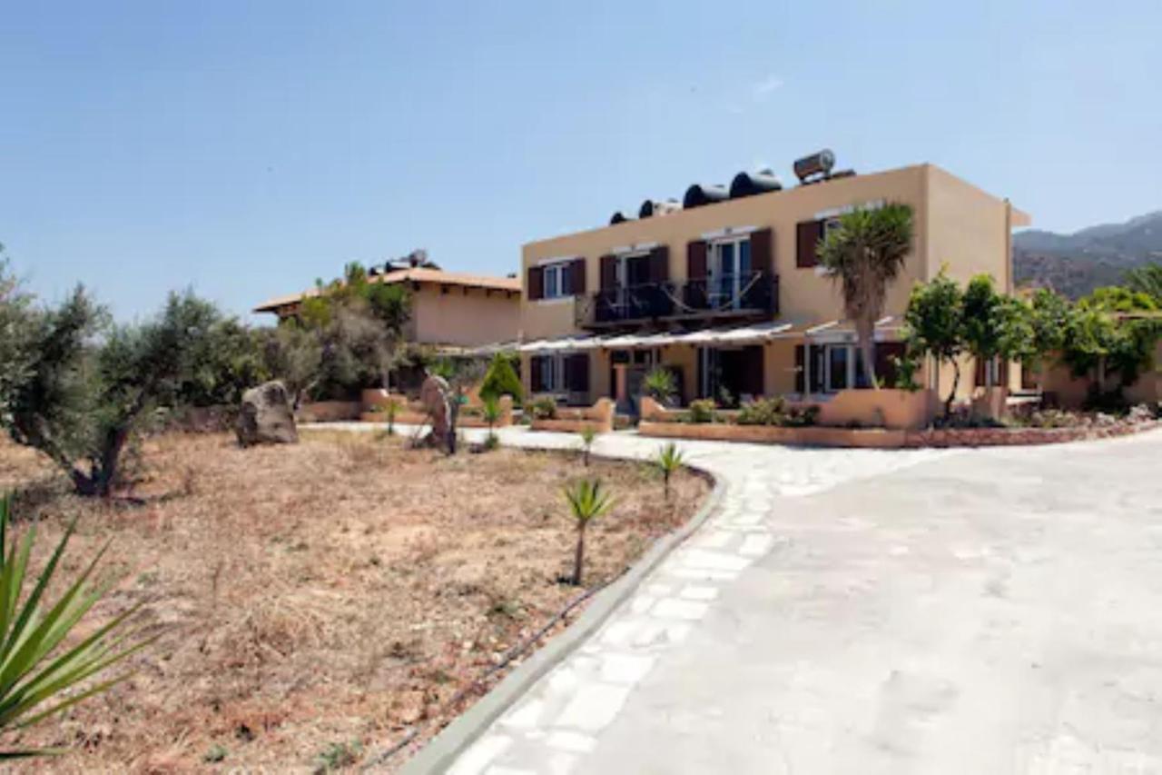 Makis Apartments Sitia  Exteriör bild